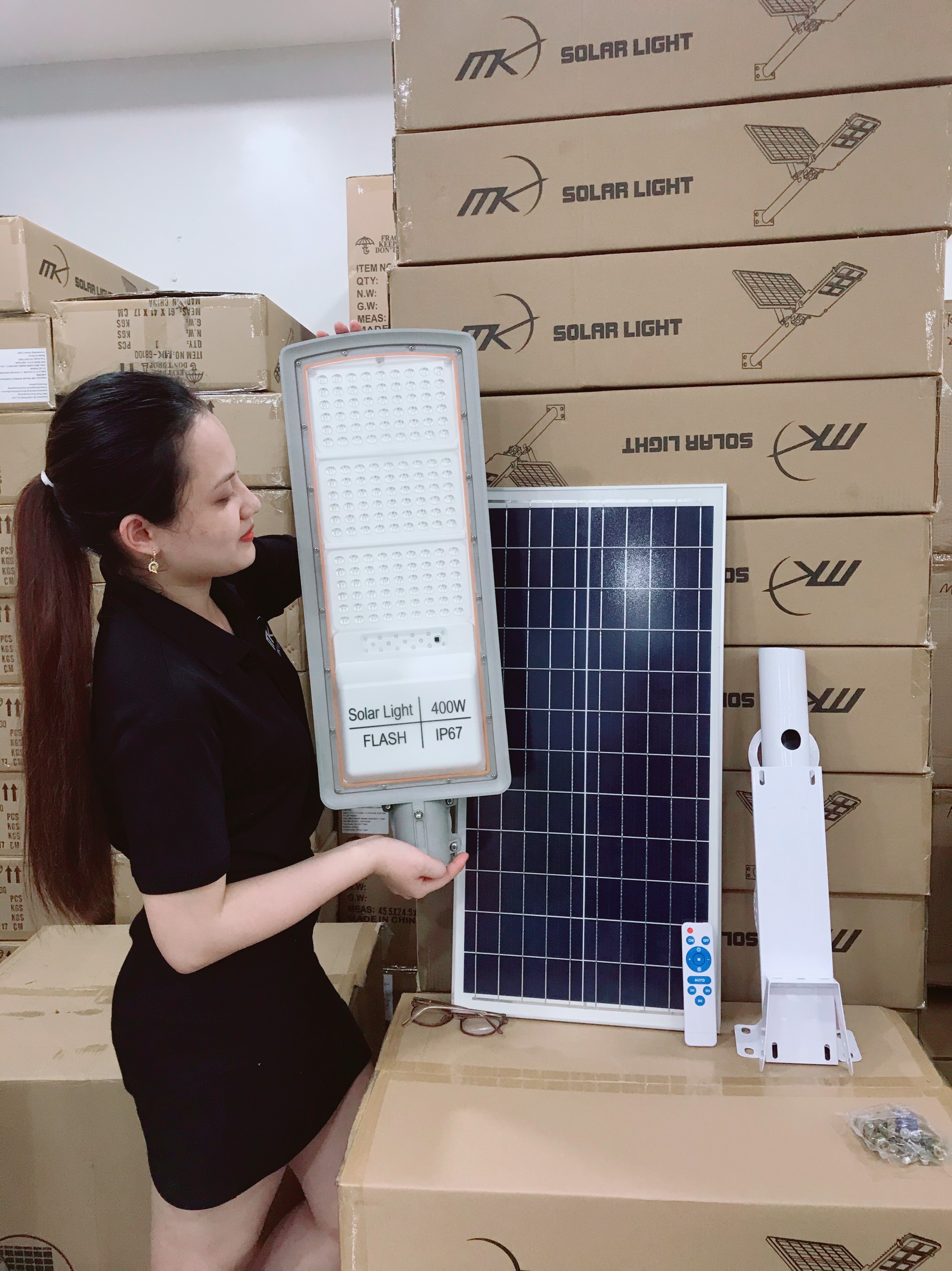 Đèn năng lượng mặt trời rời thể 400W MK-68400