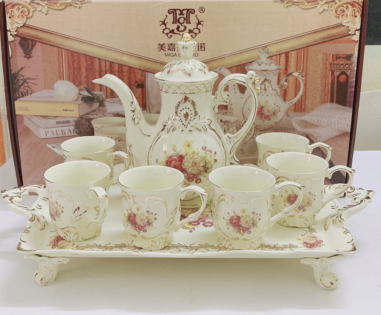 Bộ bình trà sứ phong cách hoàng gia cổ điển màu trắng ngà họa tiết hoa hồng