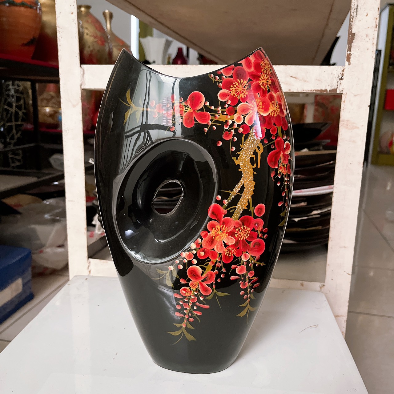Bình sơn mài cao cấp Thanh Bình Lê dáng lạ khoét lỗ độc đáo, sang trọng 33x21x10 cm