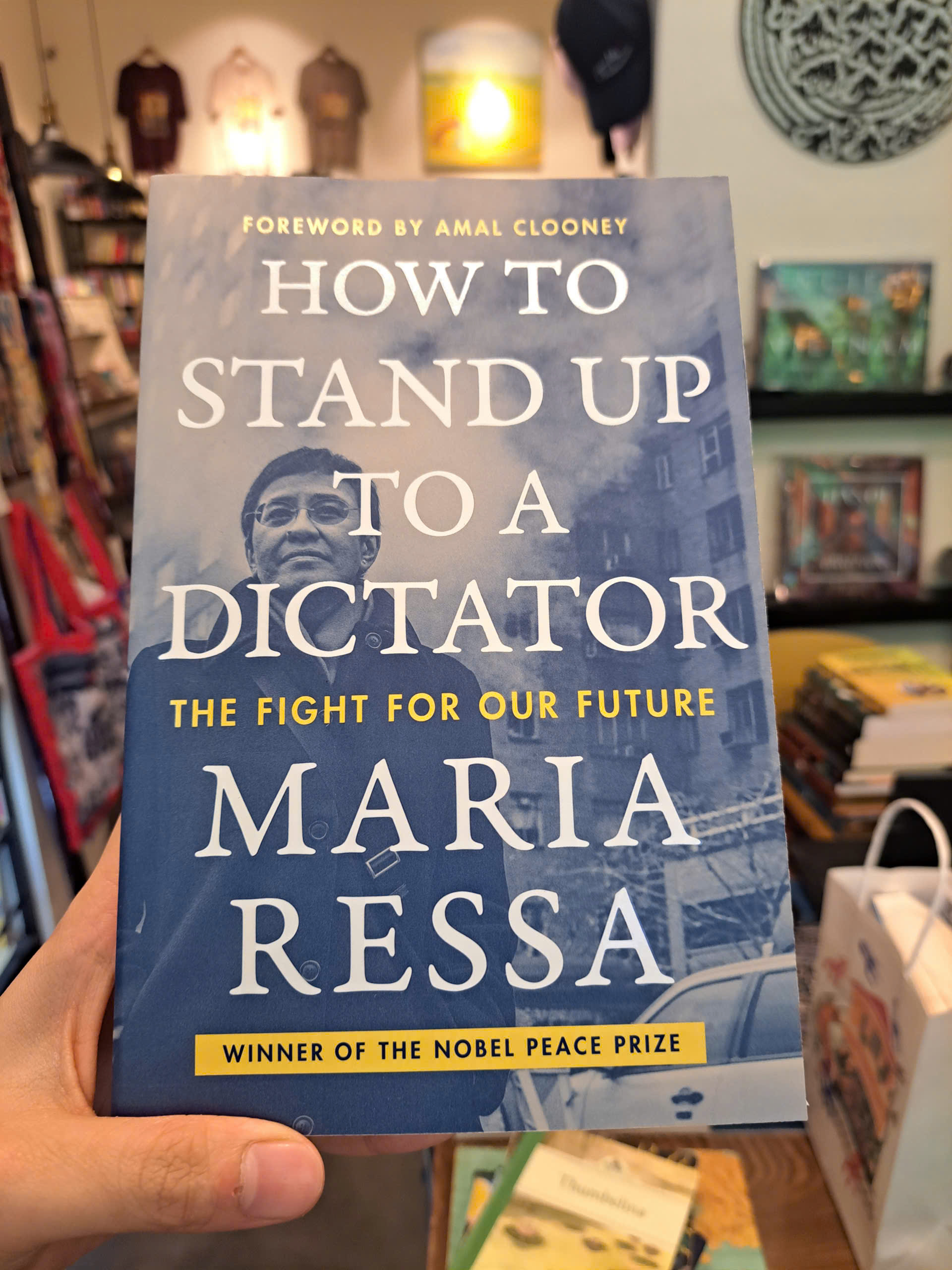 Sách How to Stand Up to a Dictator - Maria Ressa | Nobel Peace Prize / Politics / Memoir / Ngoại văn