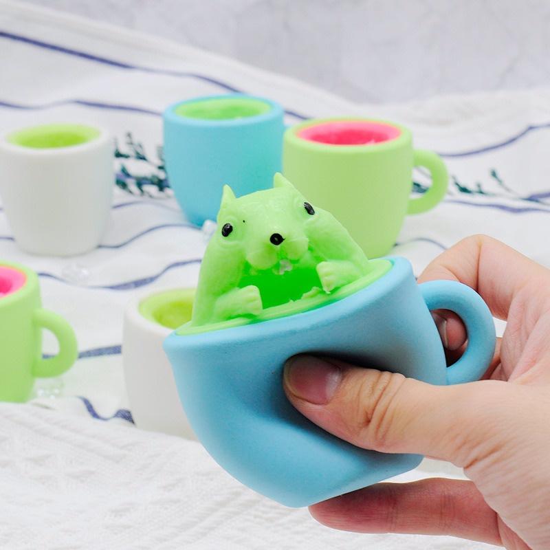 CON CHÓ PUG TRỐN TRONG TÁCH TRÀ Squishy Mochi mềm mịn dễ thương chân thực giảm stress co dãn đàn hồi ngộ nghĩnh