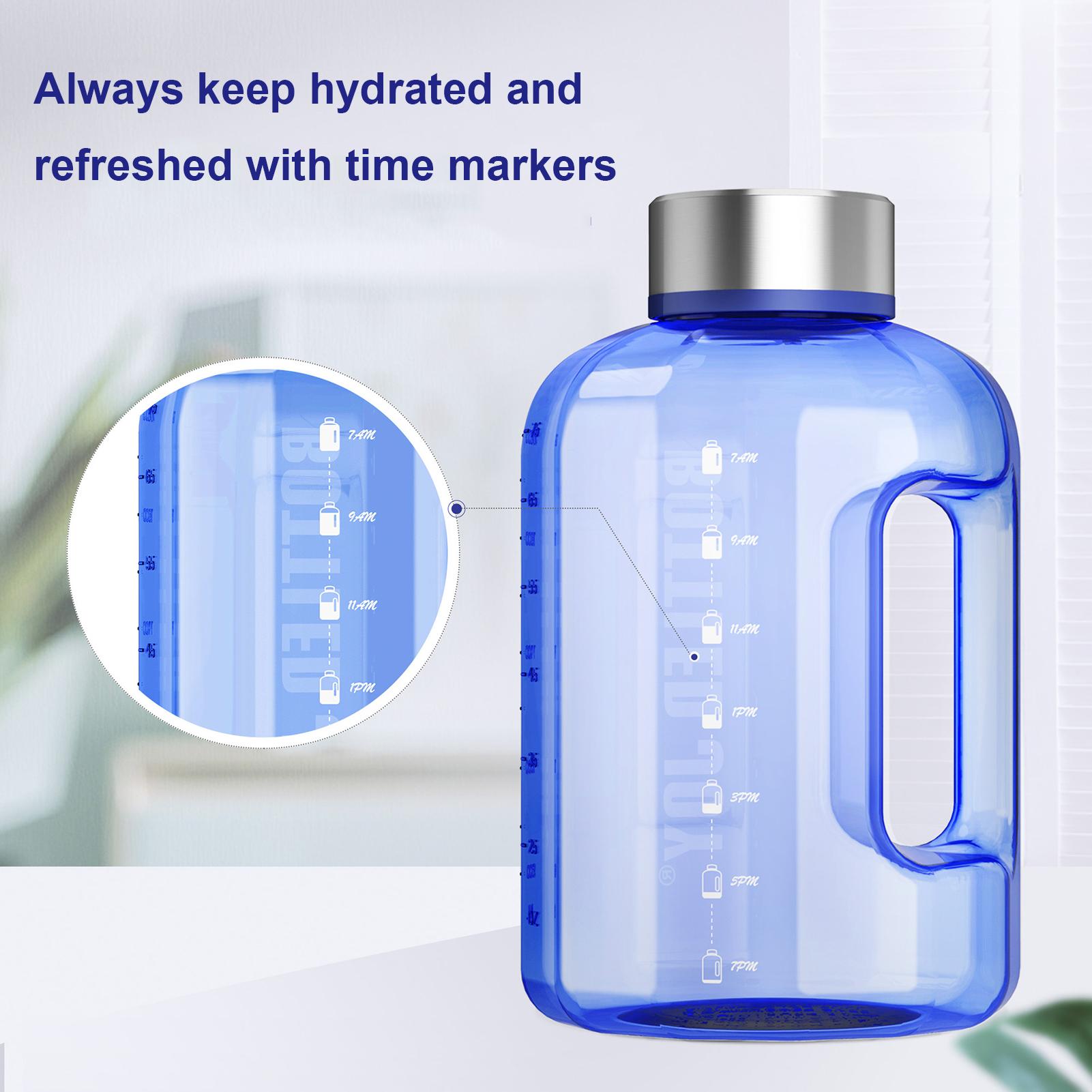 Bình nước thể thao 2,2L có mốc đánh dấu thời gian cần uống
