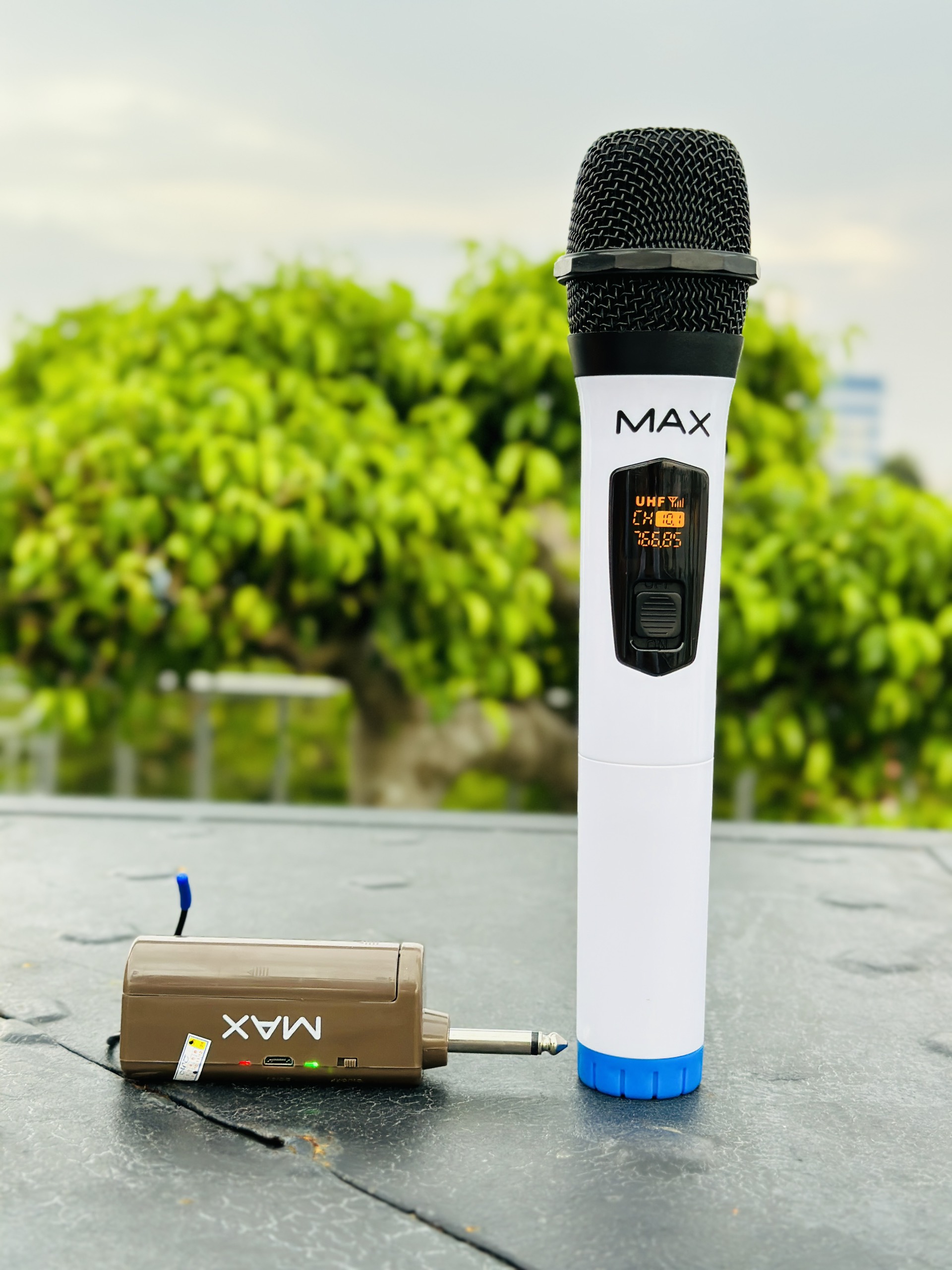 Micro không dây đa năng Max 21 - Micro không dây giá tốt, sử dụng cho mọi loại thiết bị âm thanh - Micro dành cho loa kéo, loa bluetooth, amply - Màn hình Led hiển thị thông số - Âm thanh cực hay, giá cực rẻ