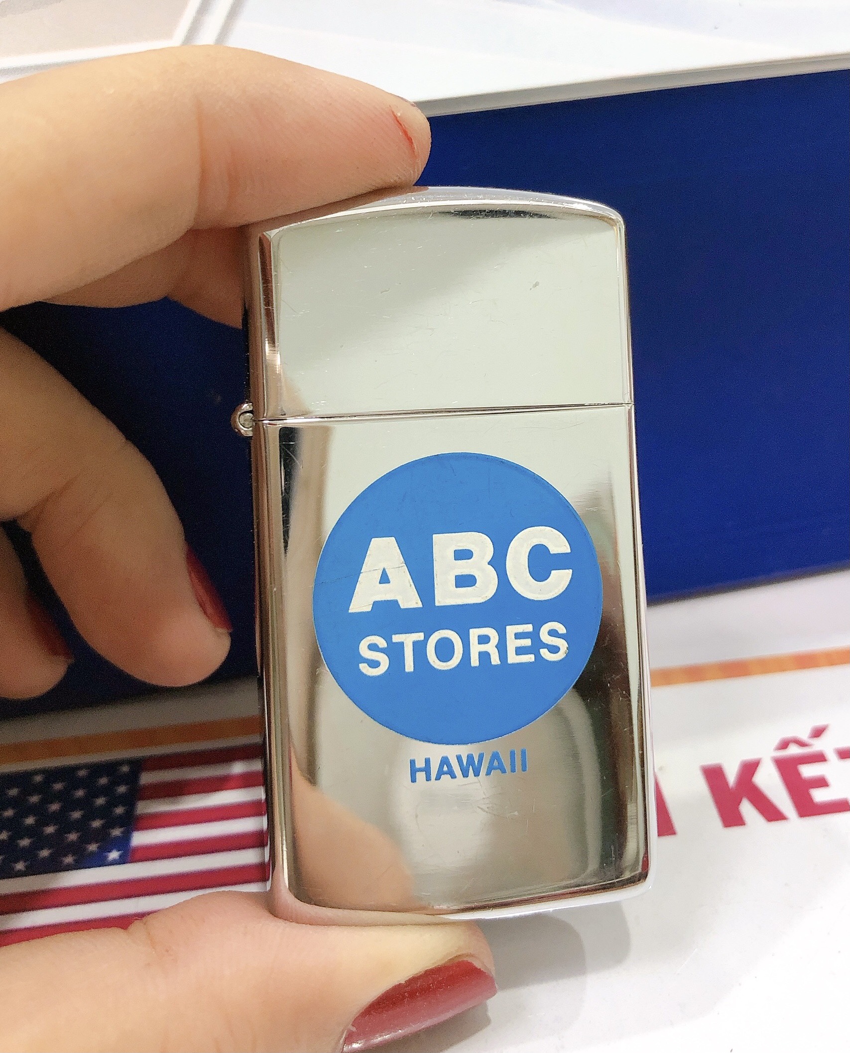 Bật lửa Ziippo Mỹ Slim high polish chrome khắc ăn mòn đổ sơn chủ đề ABC Stores Hawaii, sản xuất 1995, Hàng chính hãng