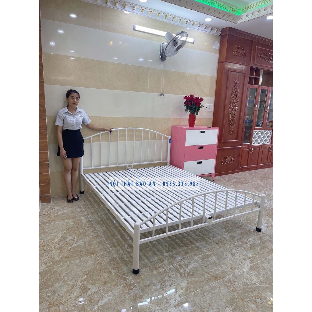Giường sắt Kiểu Cổ Điển 1MX2M