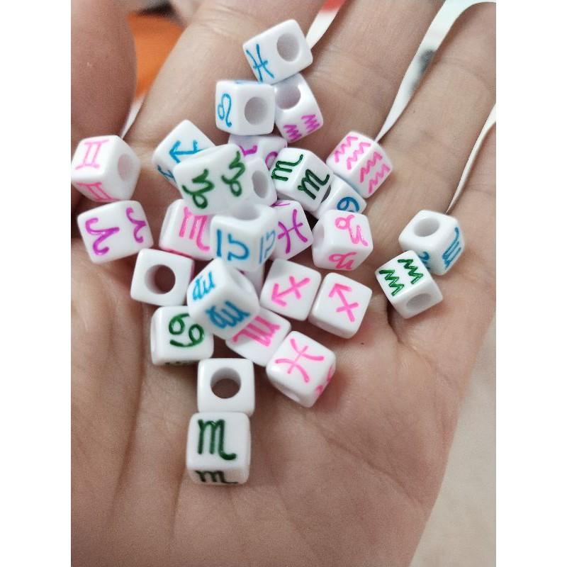combo 10gram hạt nhựa xúc sắc in biểu tựong la mã cổ xưa