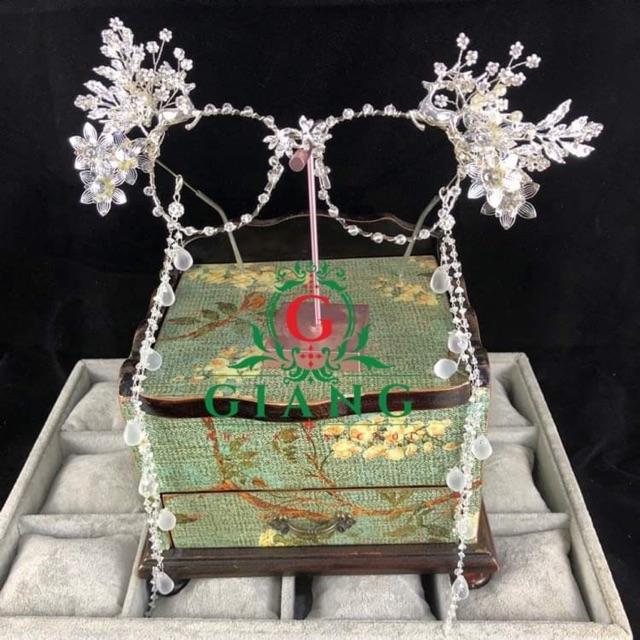 Phụ kiện cưới gọng kính viền hạt màu gắn hoa xi trắng