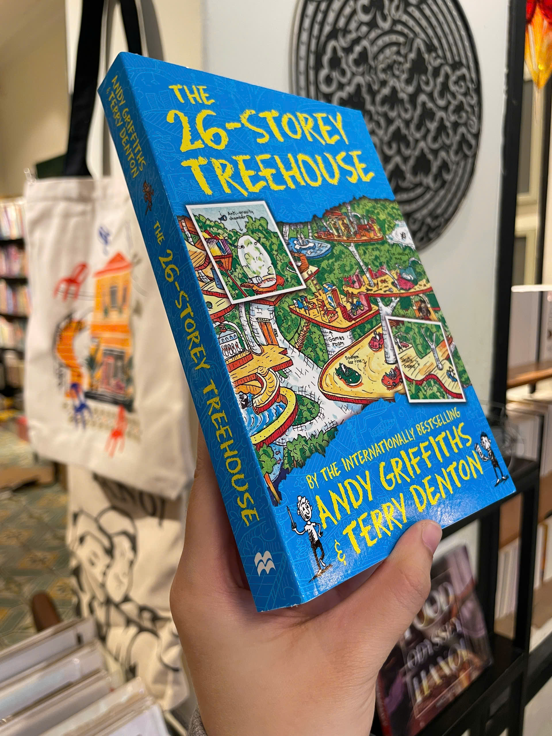 Sách - The 26-Storey Treehouse by Andy Griffiths - Childrens/Fiction book in English - Ngoại Văn