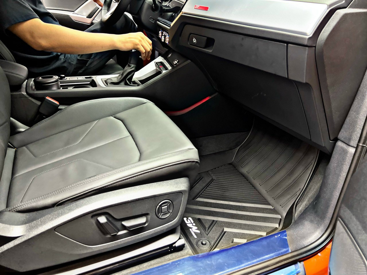 Thảm lót sàn xe ô tô Audi Q3 2011 - 2018 Nhãn hiệu Macsim 3W chất liệu nhựa TPE đúc khuôn cao cấp - màu đen