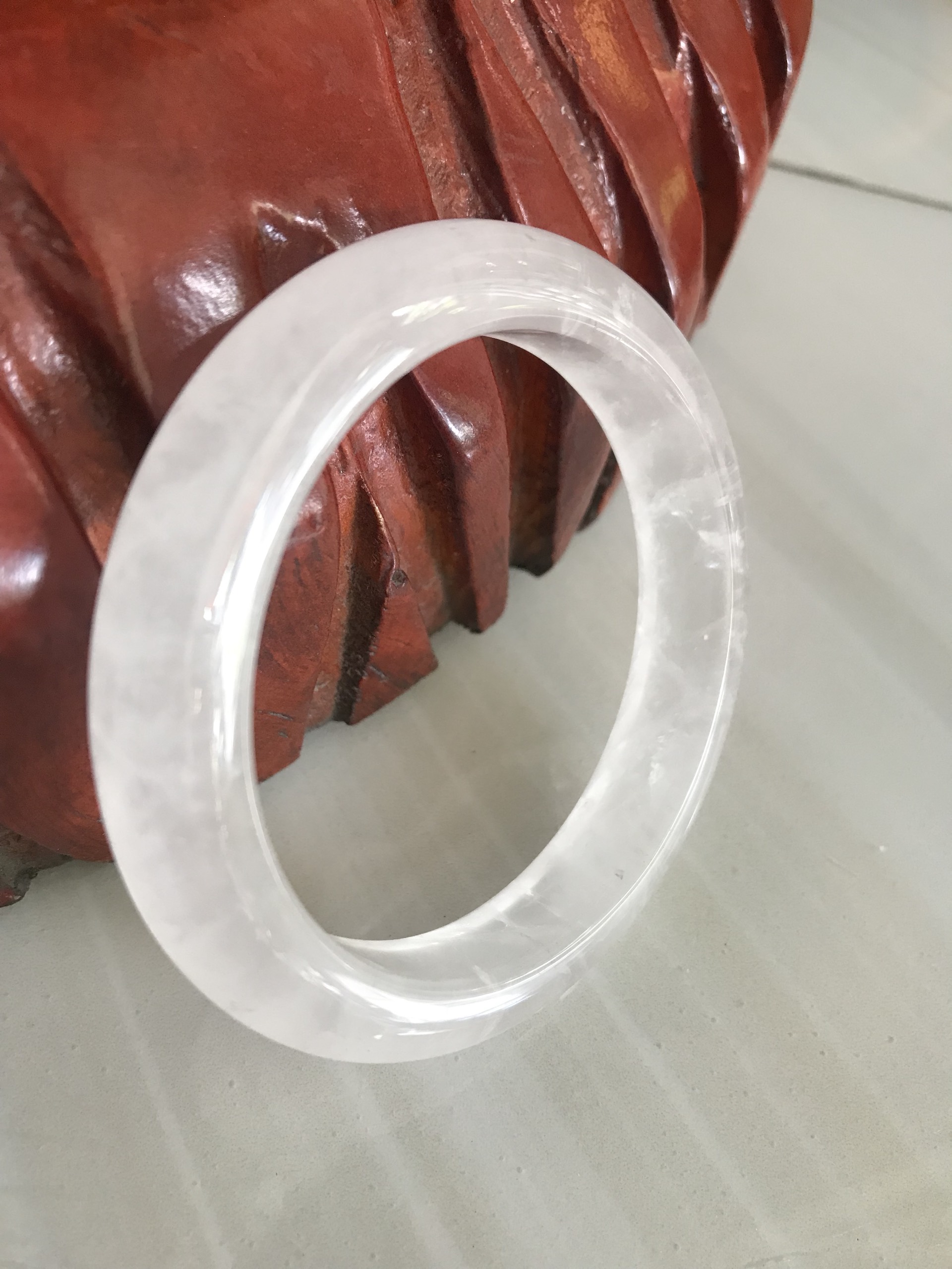 Vòng Thạch Anh Trắng Tự Nhiên Bản Hẹ Mới đẹp Ni 55mm Cao 12mm Dầy 9mm Màu trắng trong bóng đẹp Nữ mệnh Kim mệnh Thủy tay vừa đeo 50kg - 55 kg ạ