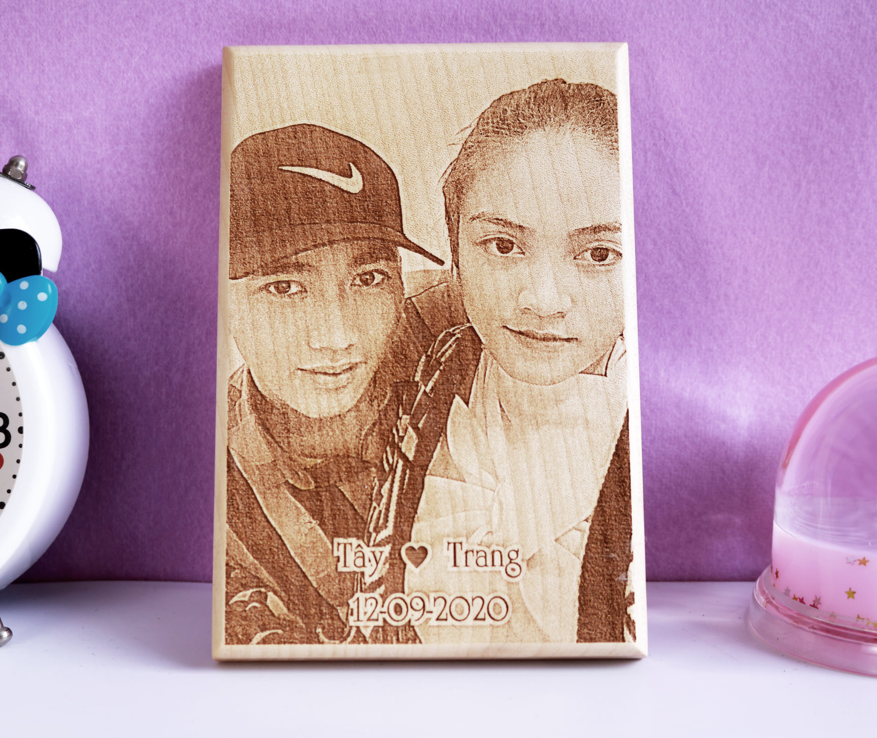 Tranh gỗ khắc ảnh chân dung kích thước 15x20cm - quà tặng ý nghĩa cho người thân yêu