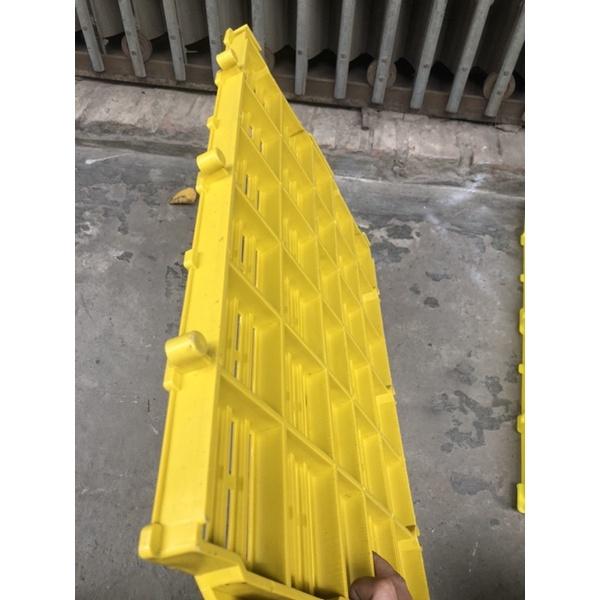 Tấm lót sàn nhựa chó mèo 40x55cm