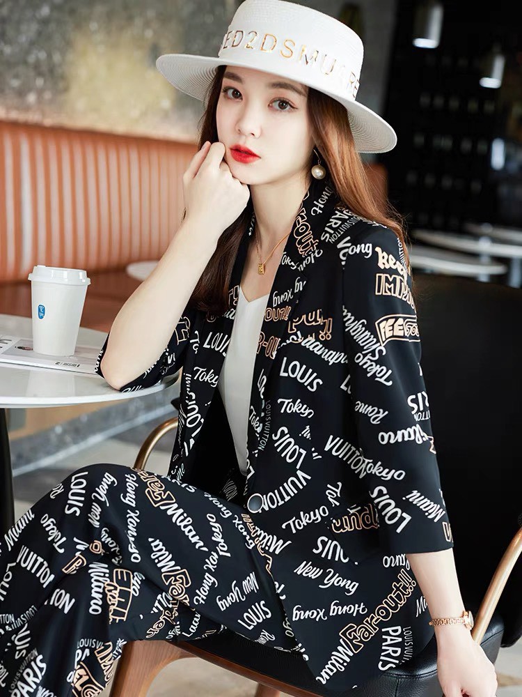 Bộ vest tay lỡ kèm áo thun