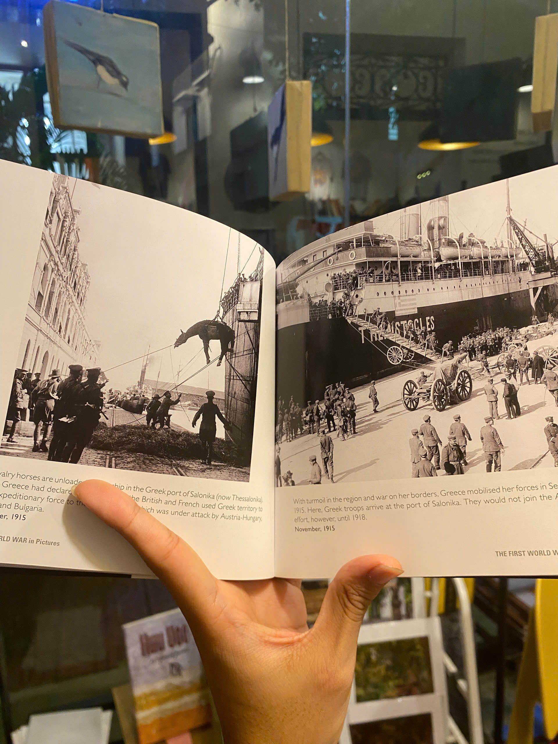 Sách - The First World War (In Pictures) - Ammonite Press | Photography / History Nonfiction