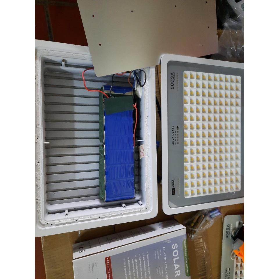 Đèn Pha Năng Lượng Mặt trời 3 màu ánh Sáng 2021