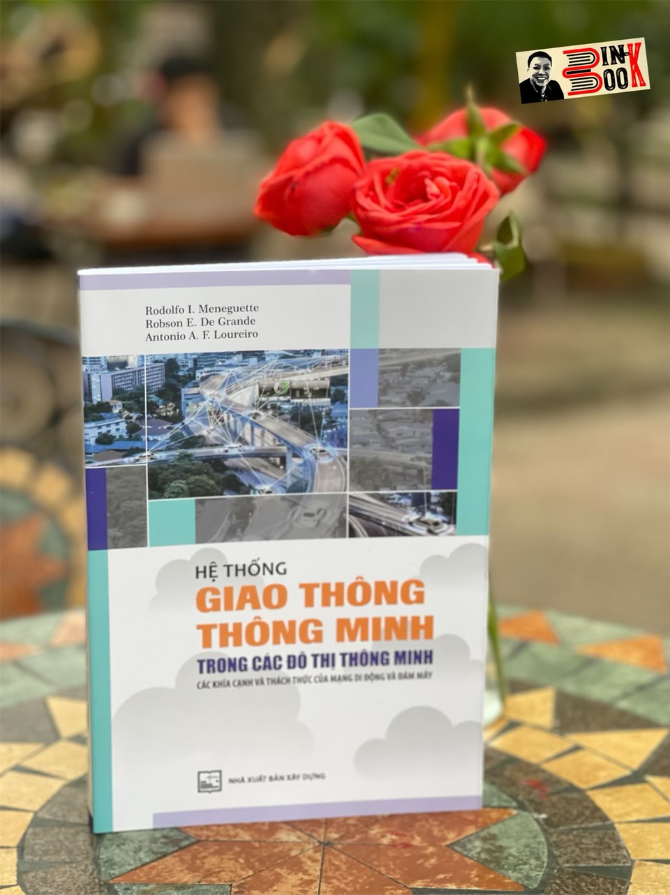 HỆ THỐNG GIAO THÔNG THÔNG MINH TRONG CÁC ĐÔ THỊ THÔNG MINH – Các khía cạnh và thách thức của mạng di động và đám mây – Rodolfo I. Meneguette – Nguyễn Cường và Trương Hồng Sơn dịch – NXB Xây Dựng