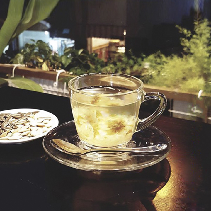 Bộ 2 tách uống cà phê Uni 247ml (Kèm đĩa), có quai, chất liệu thủy tinh, dành cho đồng uống nóng.
