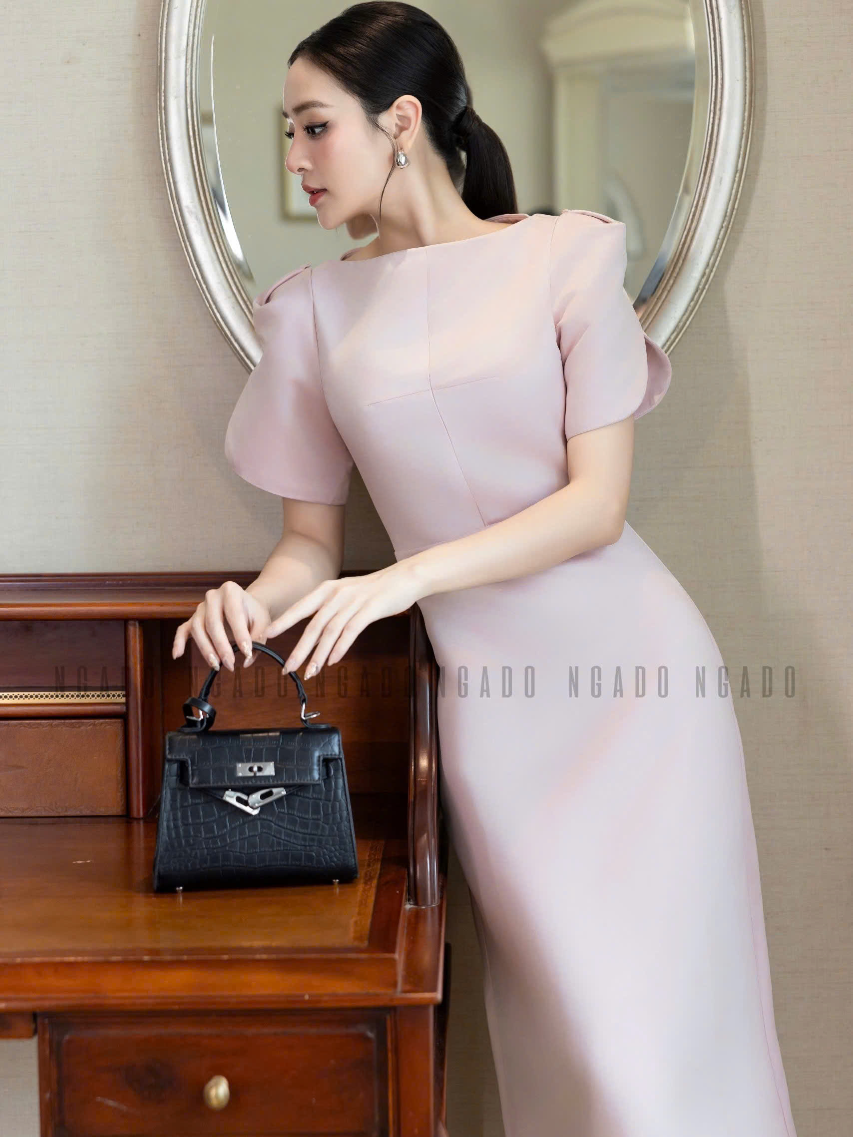 Đầm hồng cổ thuyền NGADO