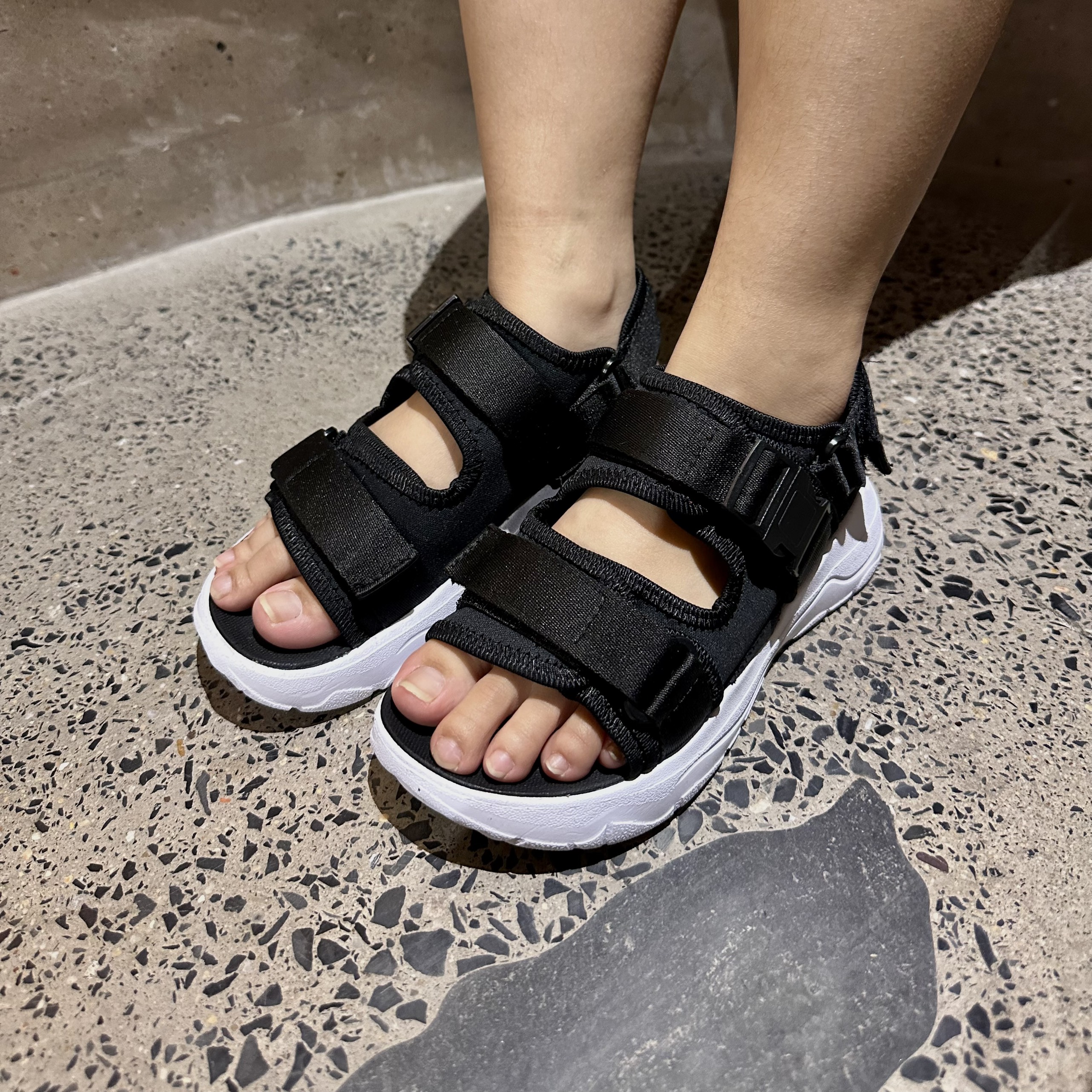 Giày Sandal Nam Nữ Unisex The BiLy Quai Ngang Dây Dù Đế IP Siêu Êm Nhẹ Đế Trăng Màu Đen- BLDT07 Đen