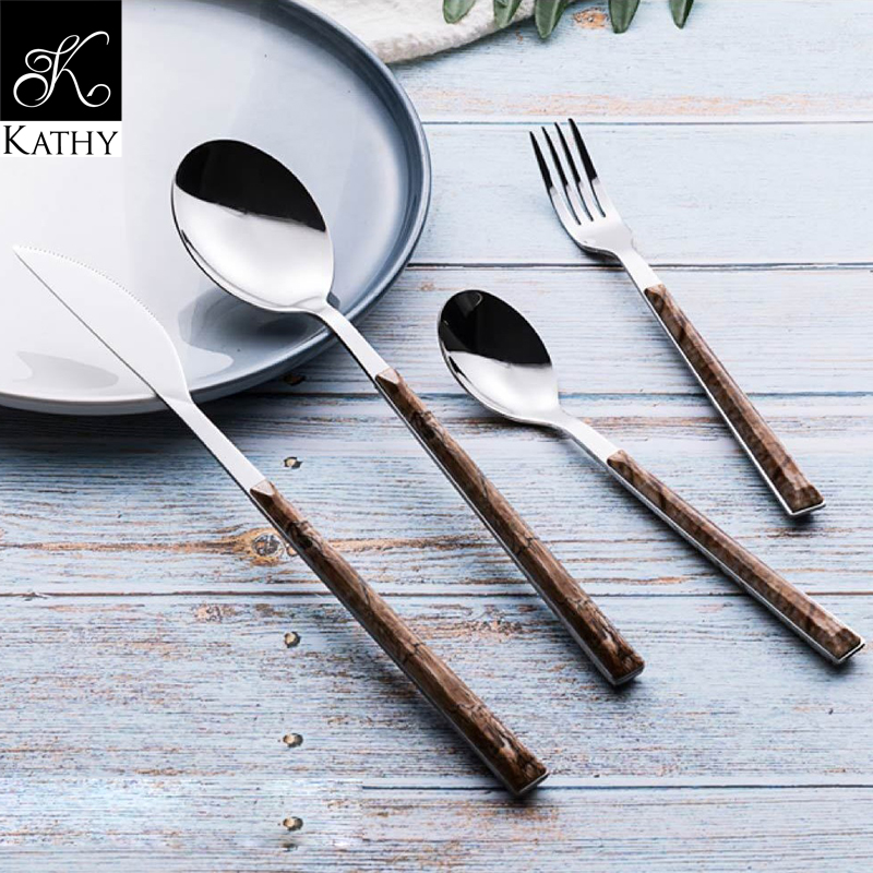 WOODEN Thìa ăn vàng cán gỗ hoa văn 6620T