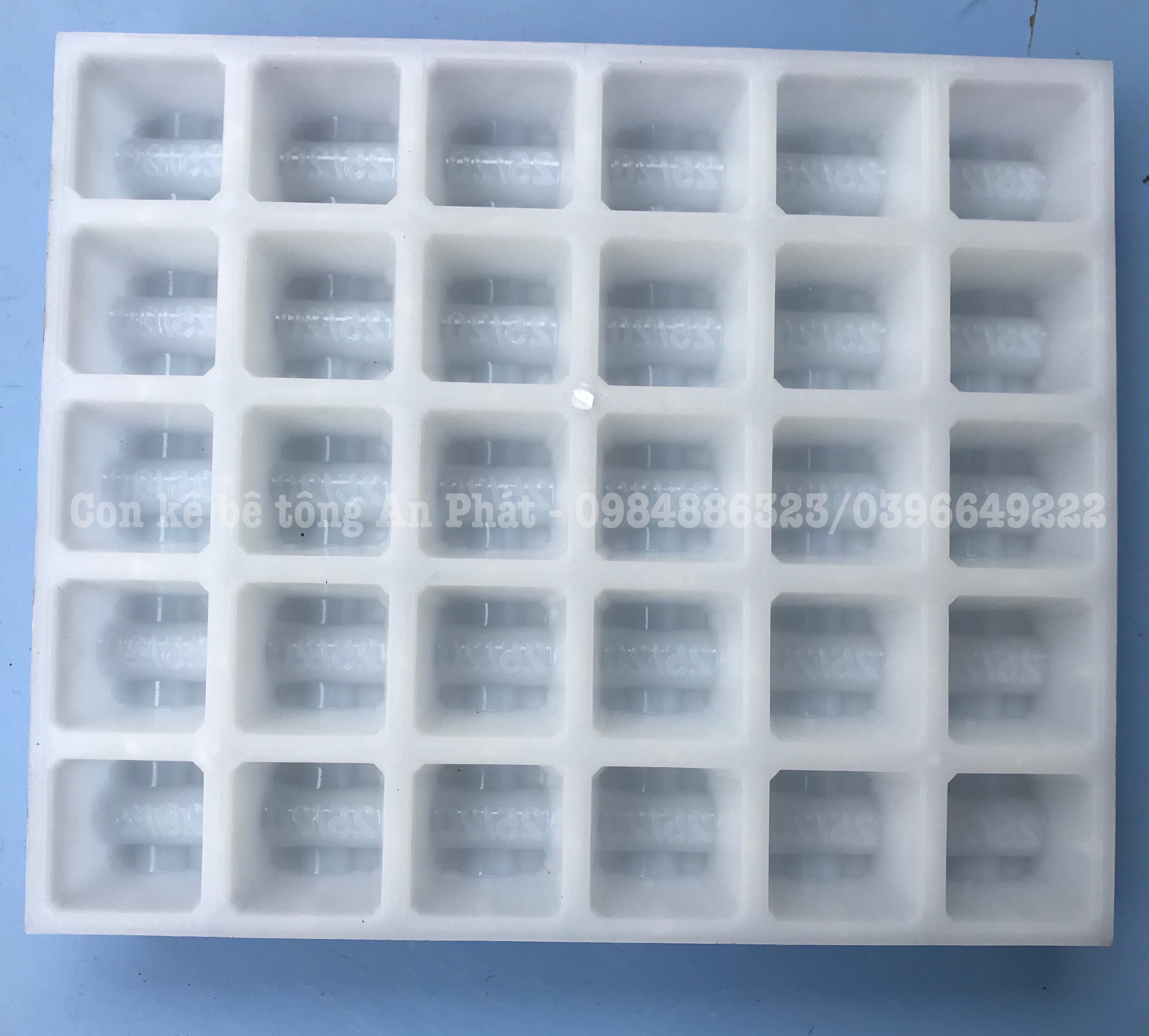 [V2-20/25mm] Khuôn nhựa đúc con kê bê tông V2(20/25mm) dùng cho thép lớp dưới, siêu bền chất lượng
