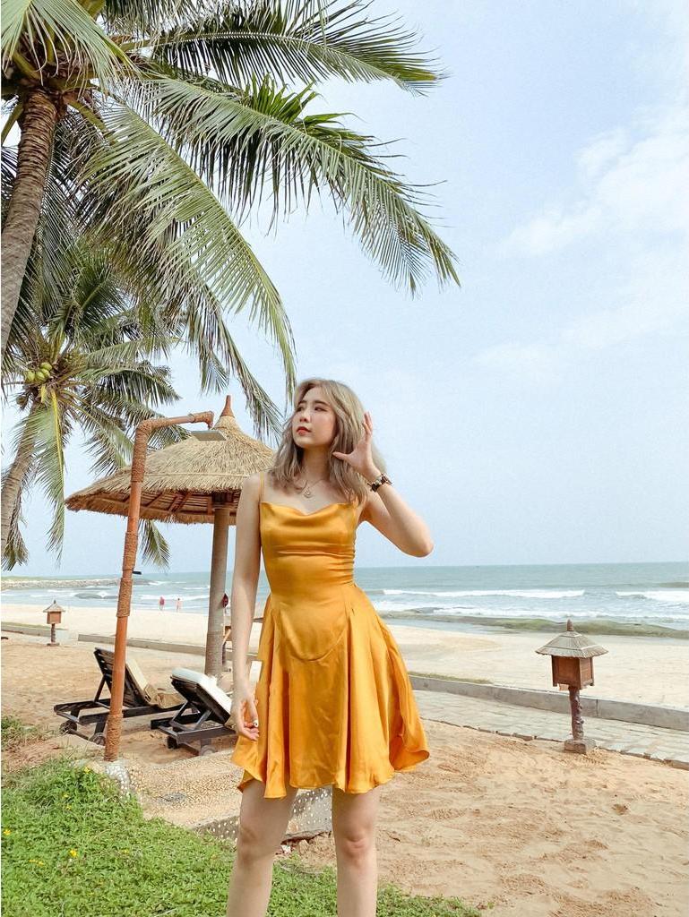 Đầm thiết kế lụa vàng hai dây Stella Dress Gem Clothing SP000844
