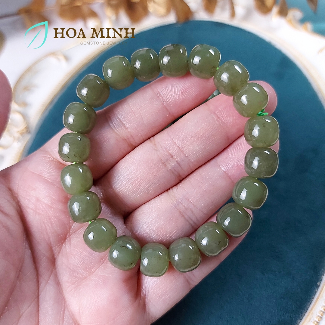 Vòng tay Ngọc Hoà Điền xanh lá cây hạt vuông size 10 li đẹp VIP