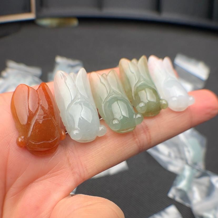 Ve sầu ngọc phỉ thúy tự nhiên Jadeite A