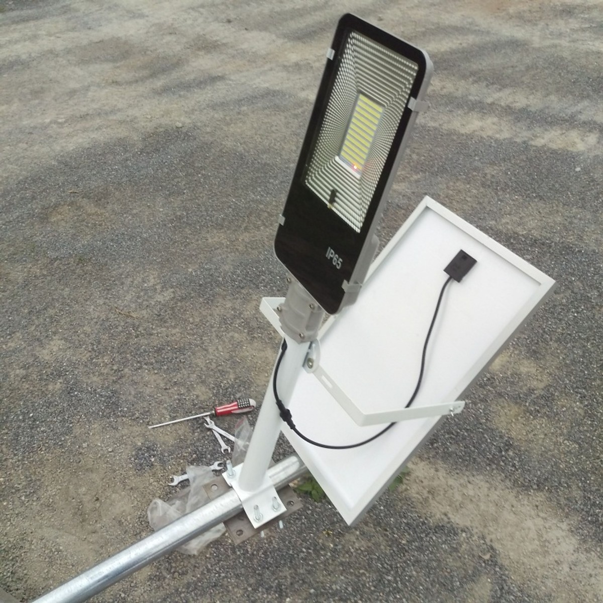 ĐÈN ĐƯỜNG LED NĂNG LƯỢNG MẶT TRỜI