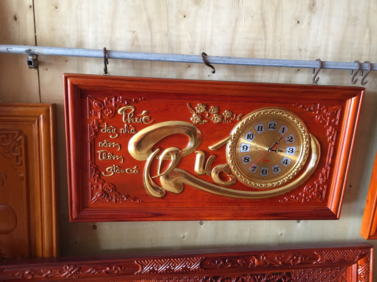 Tranh đồng hồ treo tường chữ phúc bằng gỗ hương đỏ kt 48×108×4cm