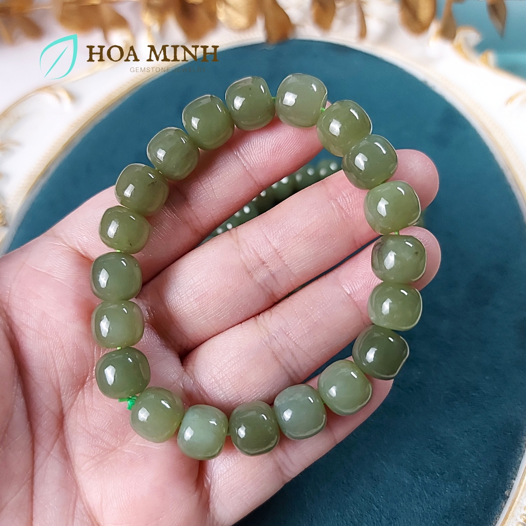 Vòng tay Ngọc Hoà Điền xanh lá cây hạt vuông size 10 li đẹp VIP