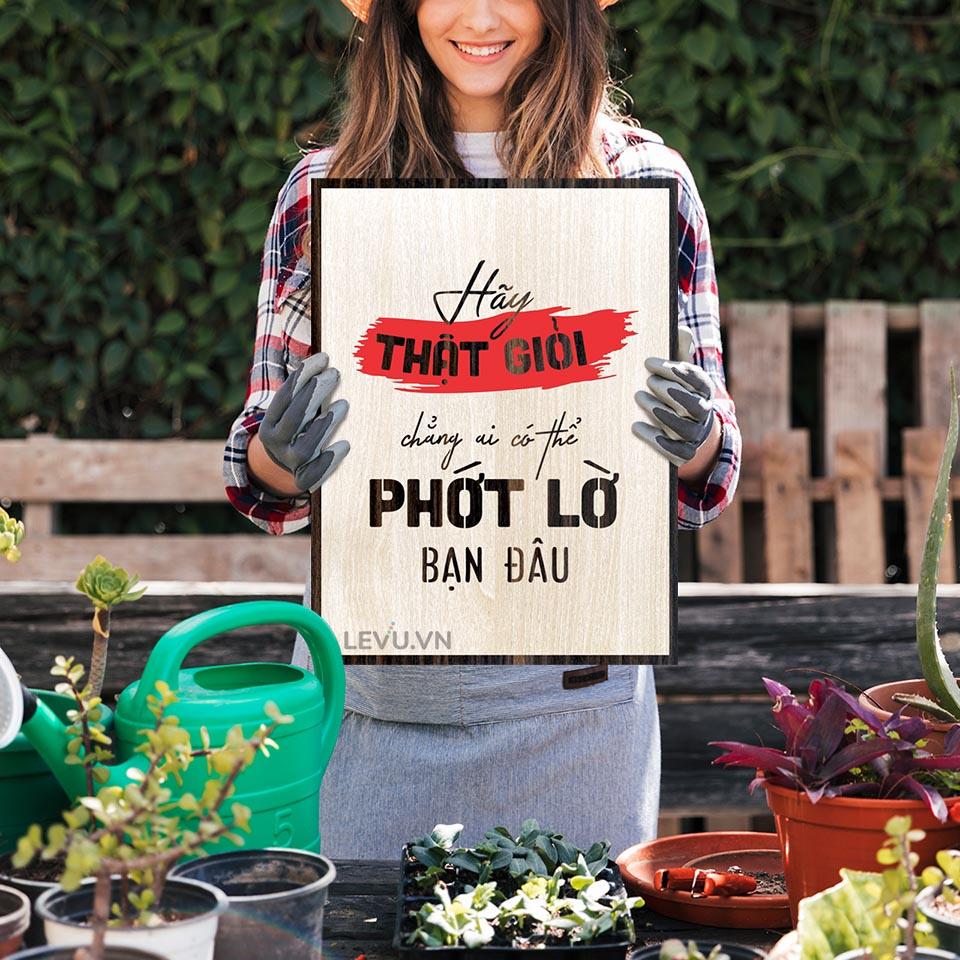 Tranh Gỗ khắc chữ LEVU LV090 "Hãy thật giỏi chẳng ai có thể phớt lờ bạn đâu"