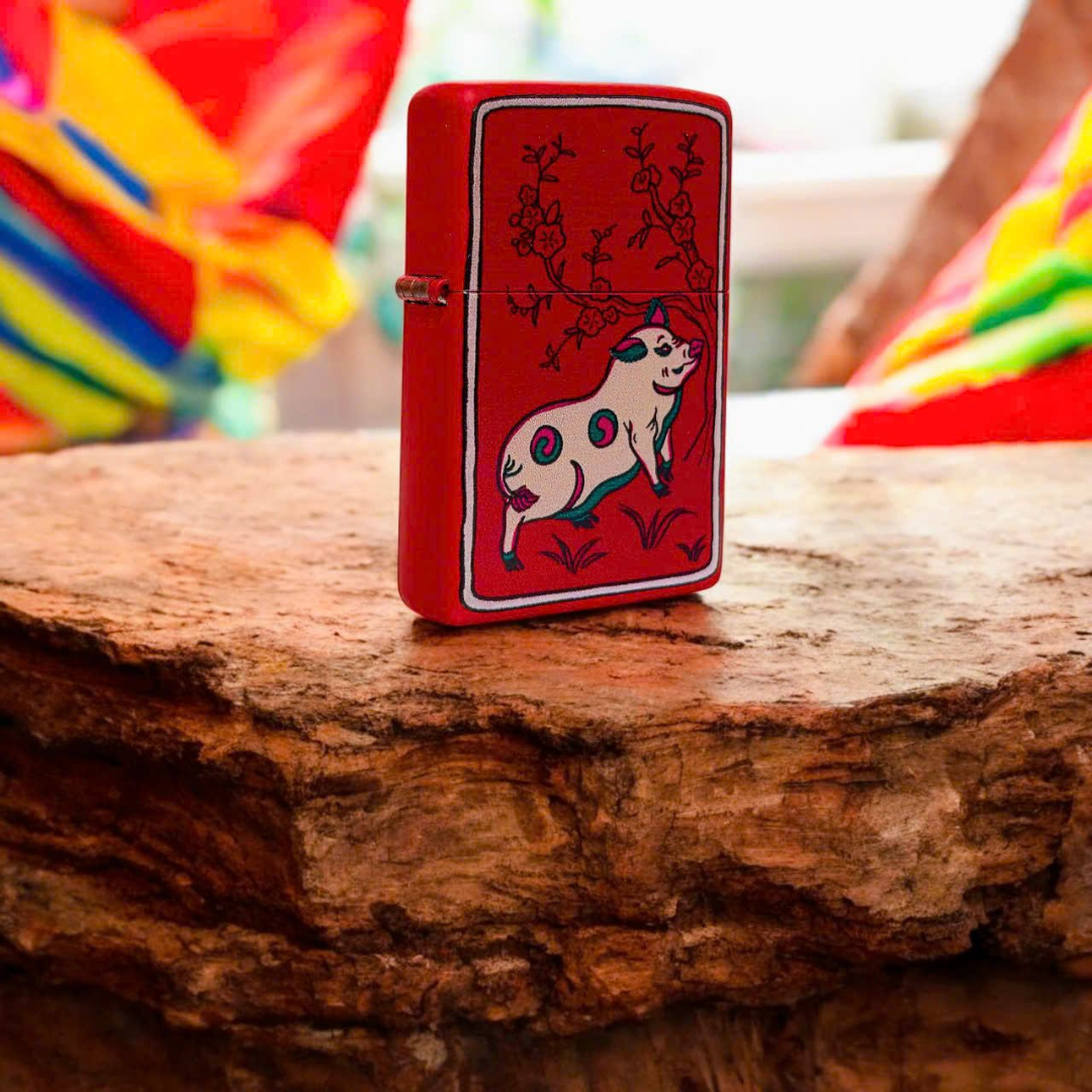Bật lửa Zippo Year of the Pig - Phiên Bản 12 Con Giáp (Tuổi Hợi) Thiết Kế Việt Nam, Sơn Tĩnh Điện Đỏ May Mắn Chính Hãng