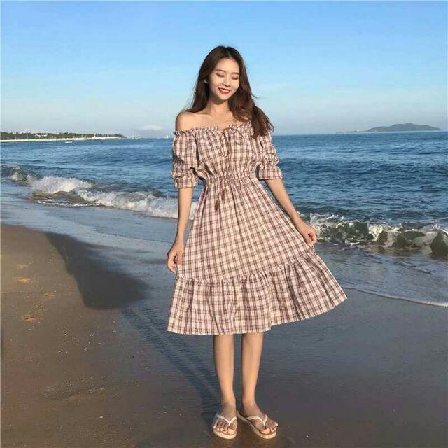 Váy trễ vai đuôi cá caro thắt eo xinh xắn