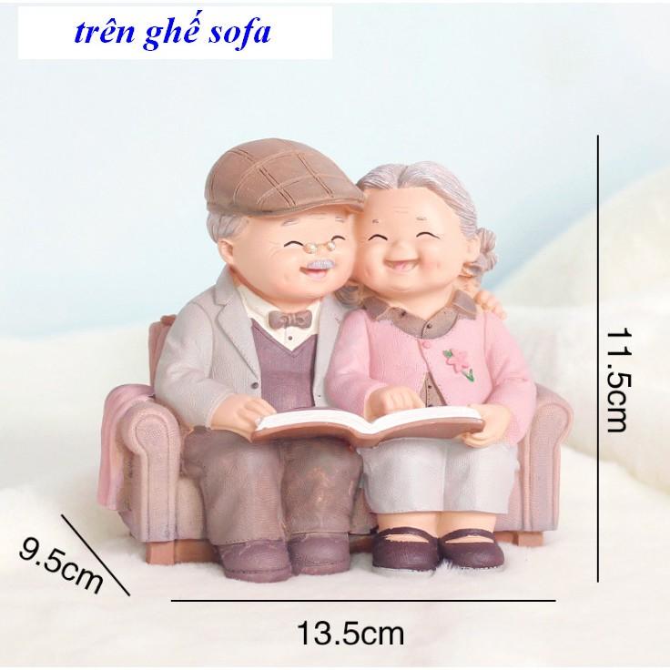 Tượng trang trí ông bà ngồi ghế sofa mẫu mới