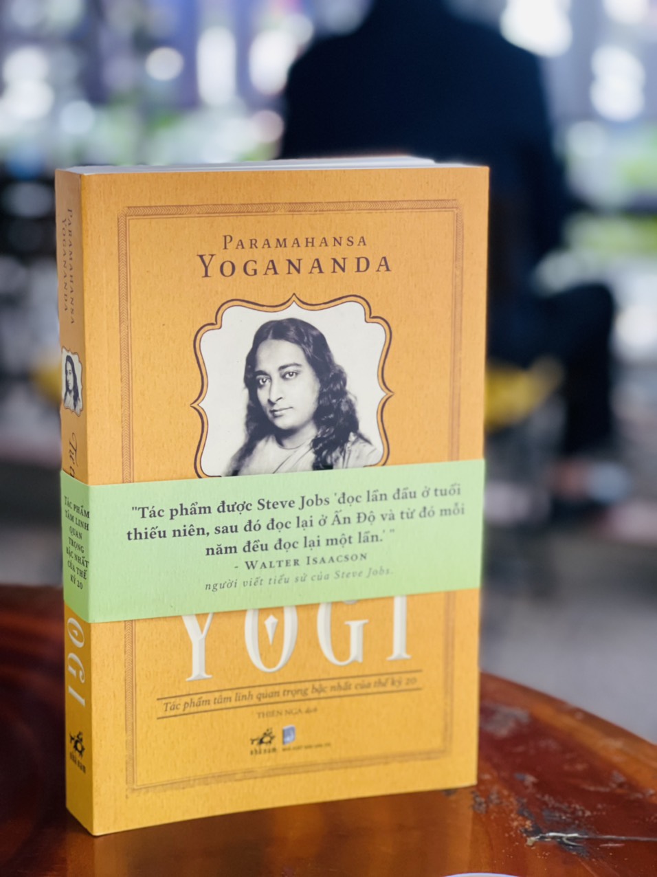 (Tái bản 2022) TỰ TRUYỆN CỦA MỘT YOGI -  Paramahansan Yogananda - Thiên Nga dịch - Nhã Nam - NXB Dân Trí (bìa mềm)