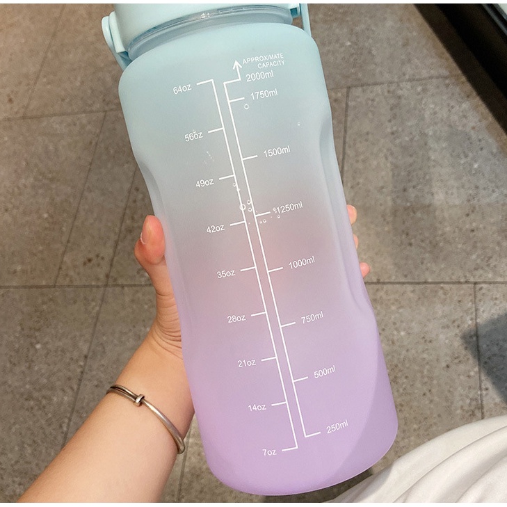 Bình đựng nước 2L siêu cute có vạch báo giờ uống nước có kèm ống hút - Chính hãng