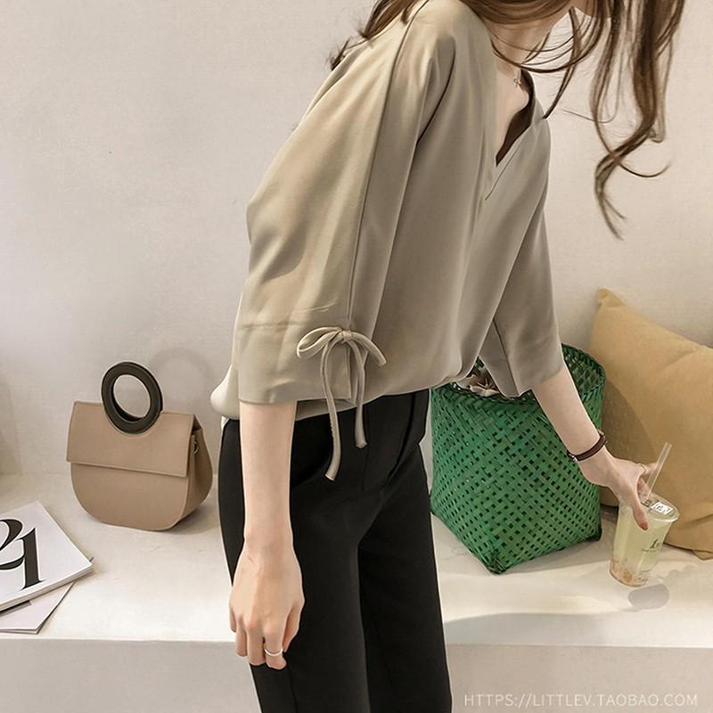 Áo thun kiểu vải voan màu trơn thiết kế cổ chữ V thanh lịch
