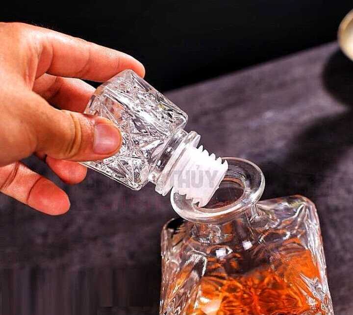 Combo 2 chai Thủy Tinh đựng Rượu Pha Lê VÁT VUÔNG Họa Tiết Nổi 750ML - Bình thủy tinh 750ml pha lê trong suốt