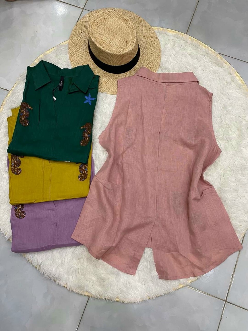 Áo linen thêu họa tiết xẻ lai