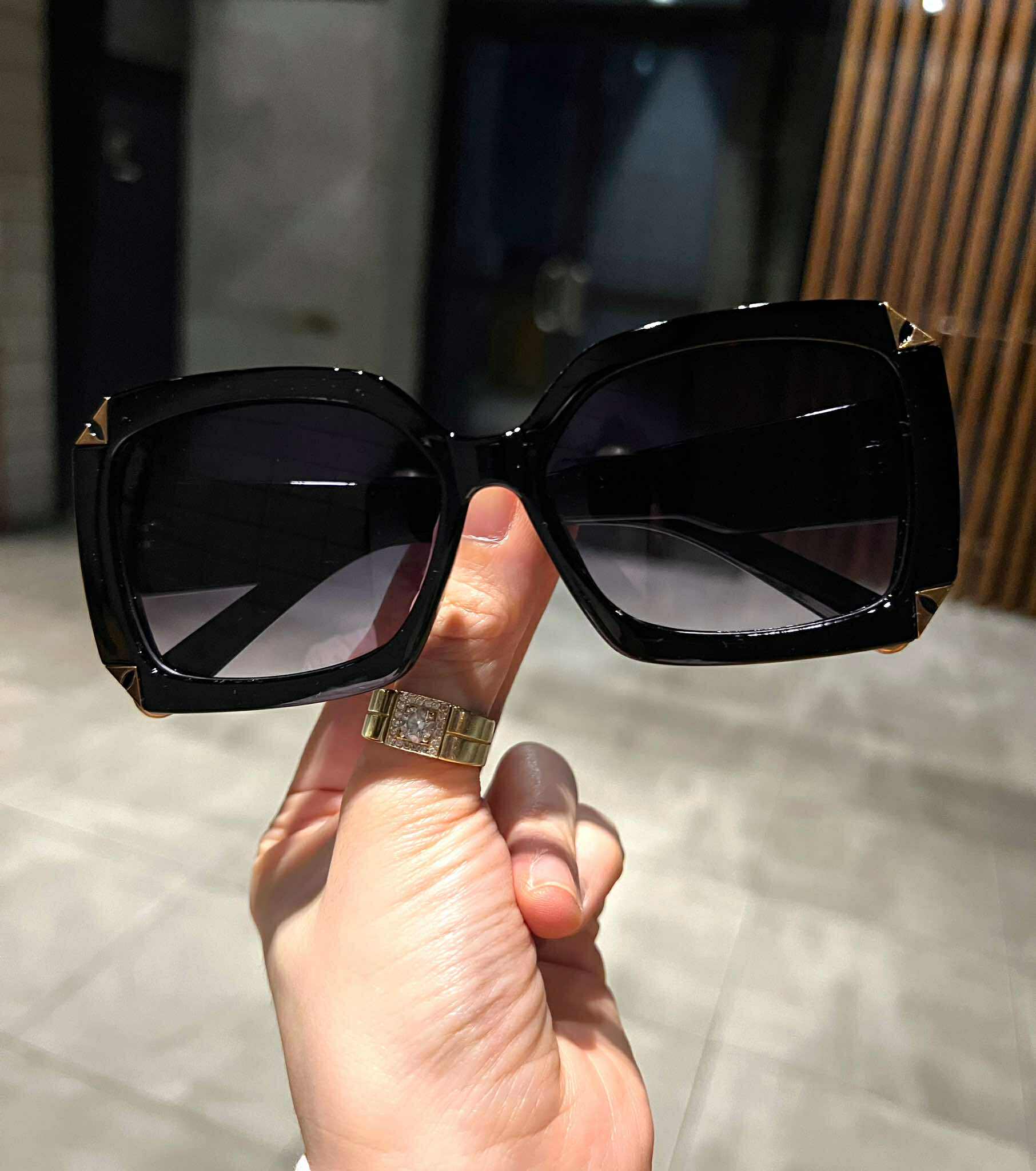 Kính râm nữ cao cấp dáng vuông basic Mắt đen chông nắng