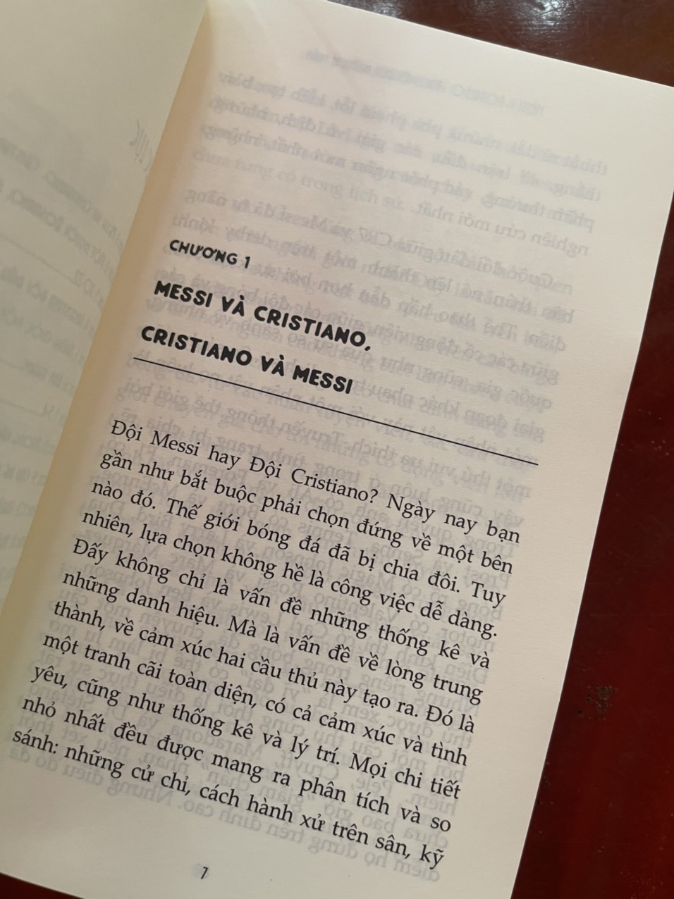 [Tặng kèm bookmark] MESSI VS RONALDO Đại chiến giữa những vị thần - Luca Caioli - THbooks