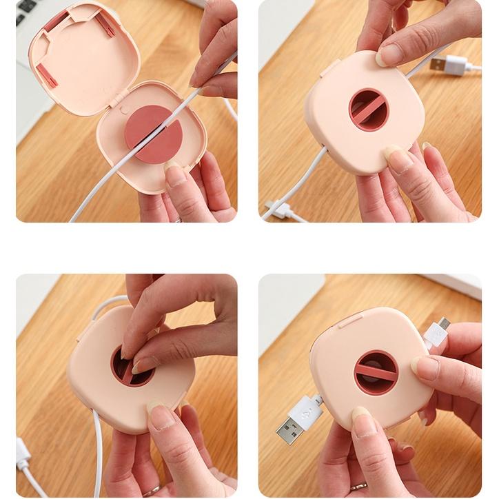 Hộp Cuộn Dây Chống Rối Cáp Sạc, Tai Nghe - Nắp Có Thanh Xoay Nên Không Phải Cuộn Thủ Công - Có Thanh Di Động Đỡ Điện Thoại