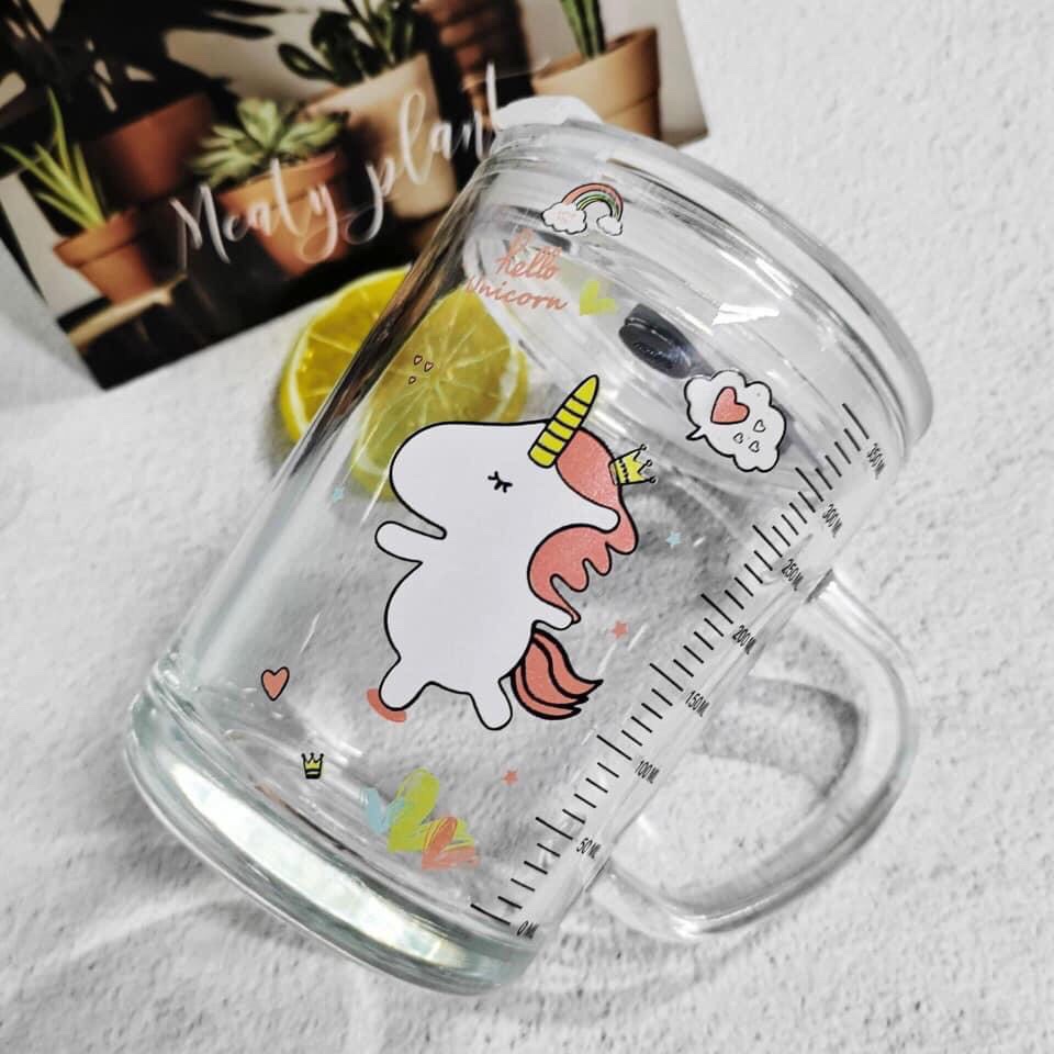 Cốc thủy tinh có vạch chia ml có quai có nắp ống hút