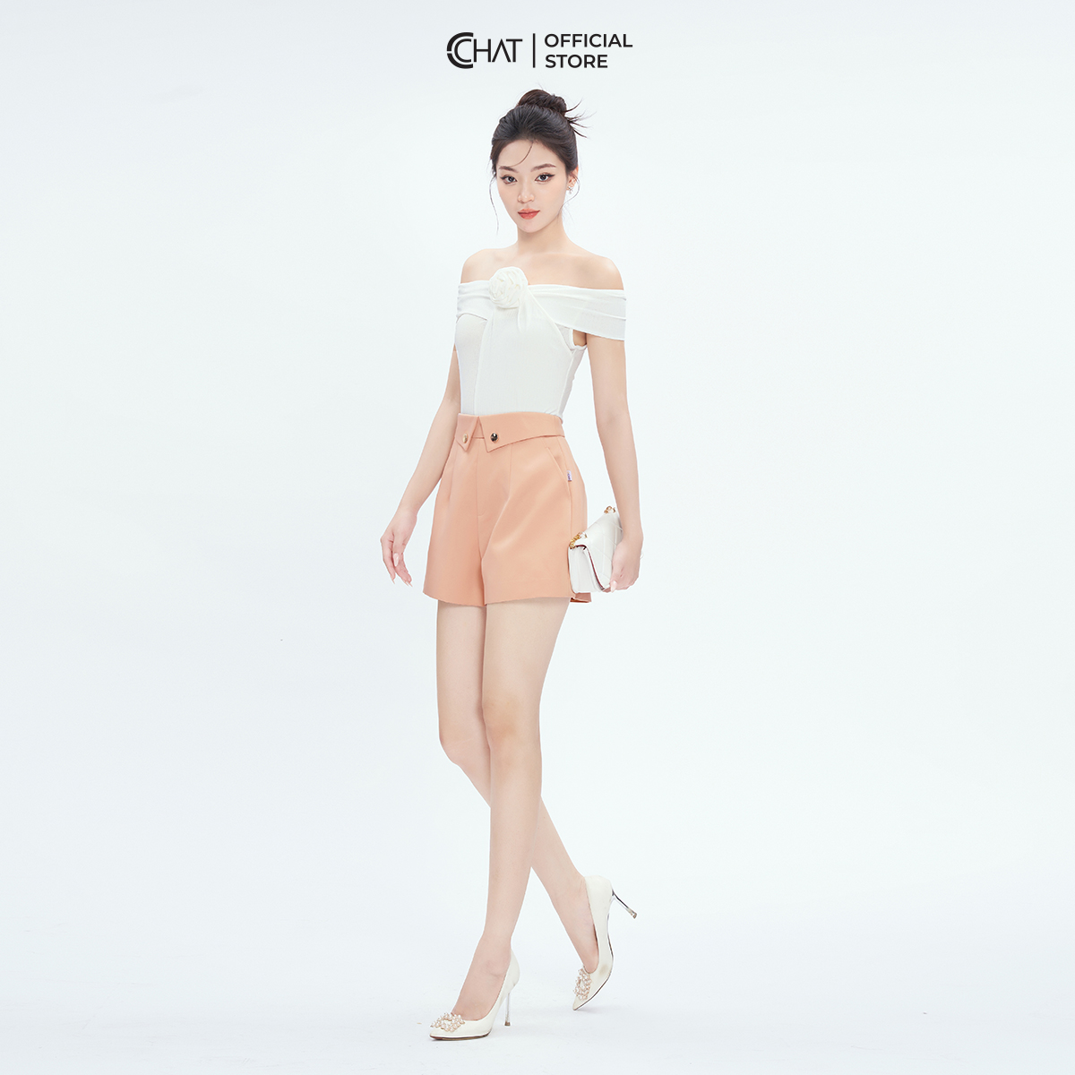 Áo Thun Kiểu Trễ Vai Cài Hoa Dáng Ôm Chất Vải Mềm Mịn Co Giãn 4 Chiều 13TNC8001OT