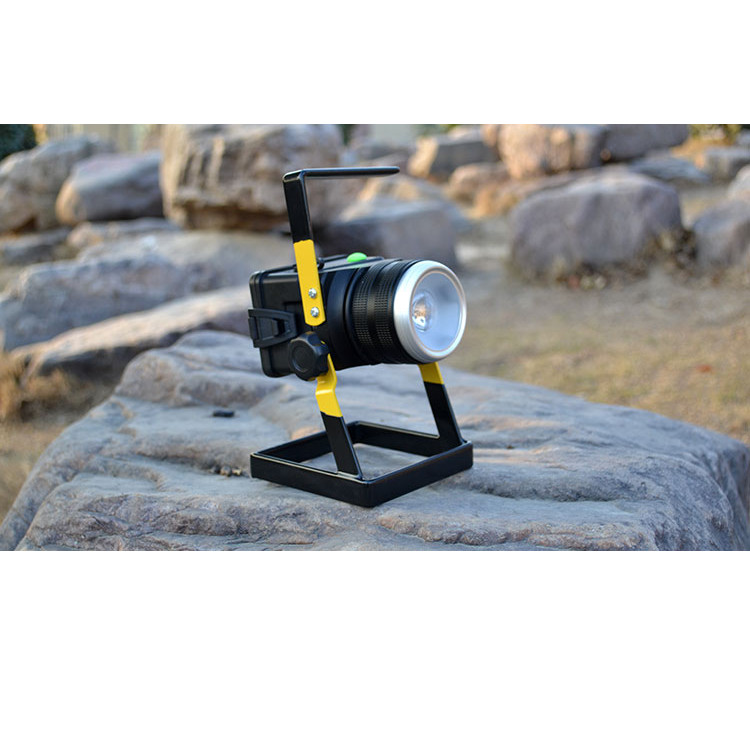 Đèn pin  xách tay đa năng sạc điện T6 W806