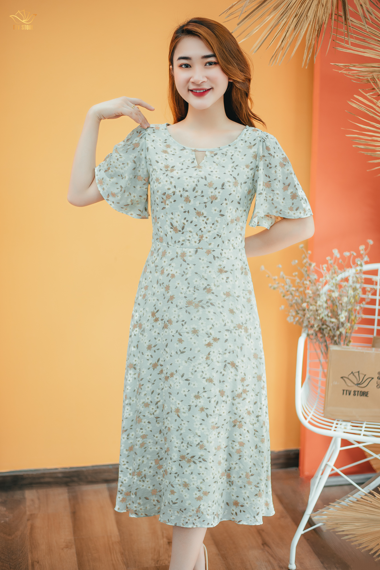 Đầm xòe thiết kế trung niên sang trọng Cổ tròn tay loe màu Xanh hoa trắng TTV STORE TTV1391
