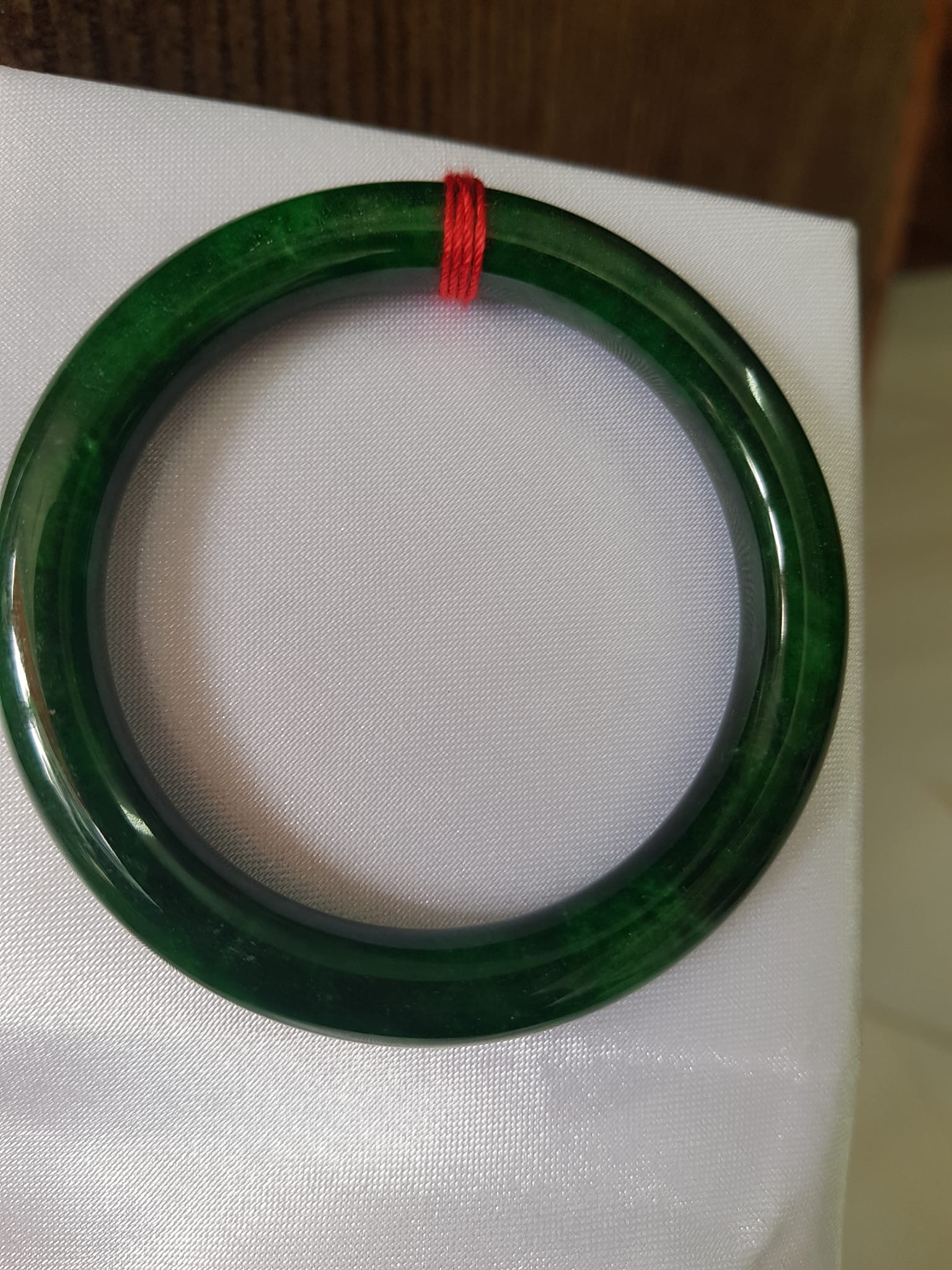 Vòng tay đá cẩm thạch Sơn Thủy size 48mm x cọng 8mm   Màu Xanh Đậm bóng nữ 40kg-48kg đeo   Hợp nữ mệnh Thủy mệnh Mộc ạ