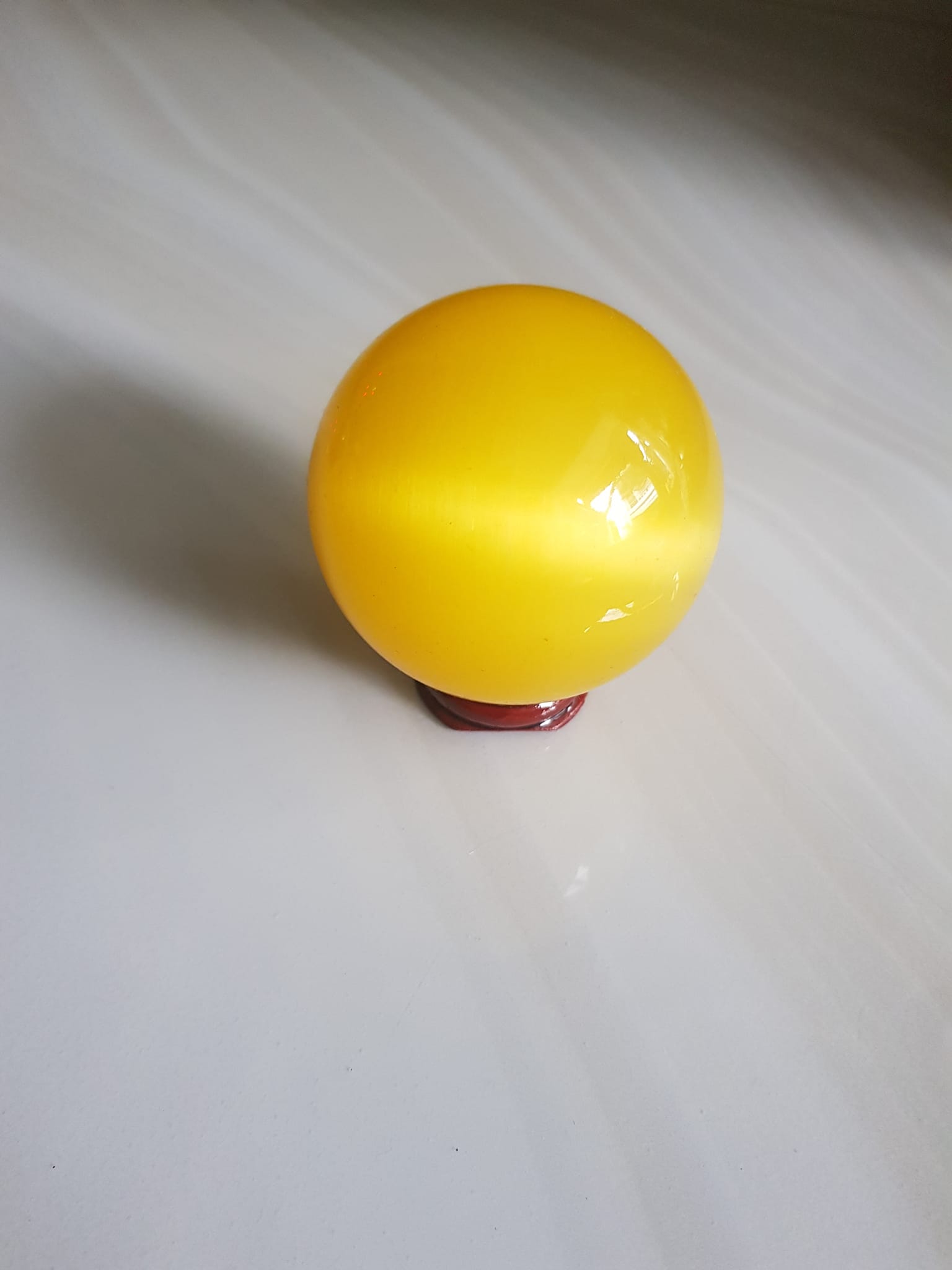 Trái Bi VÀNG ANH TƯƠI nhỏ vừa đá mắt mèo ánh cao 8cm x đk 6cm đế gỗ may mắn để bàn làm việc may mắn tài lộc hợp mệnh KIM, mệnh thổ, mệnh THỦY ạ