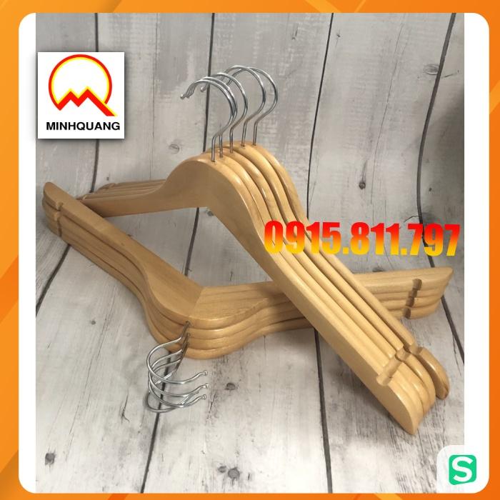 Moc treo quan ao - móc gỗ vàng cổ tròn treo quần áo nam, nữ kt rộng vai 44cm, rãnh chống trơn tuột 2 bên, đầu mắc xoay